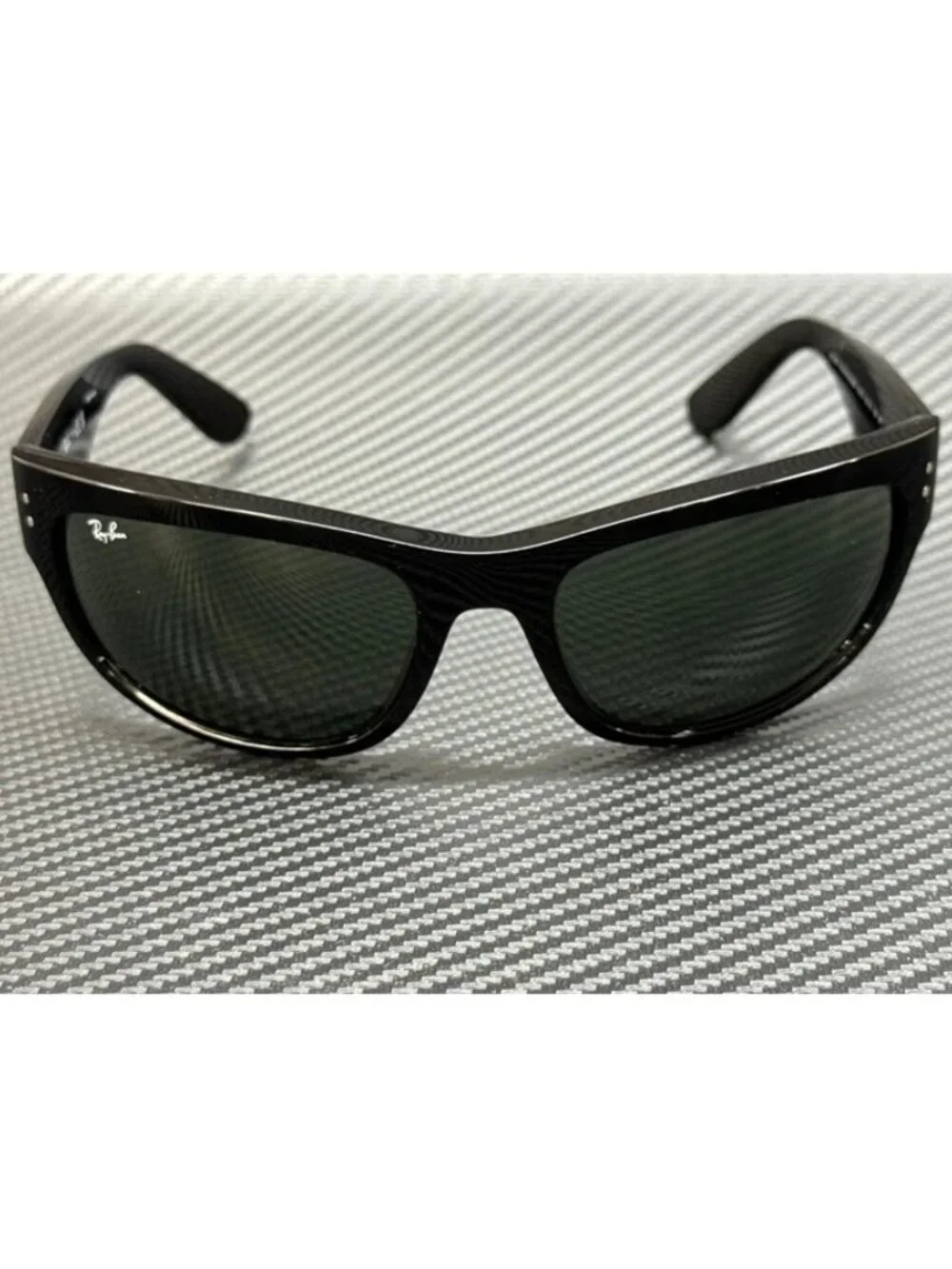 Ray-Ban new tags